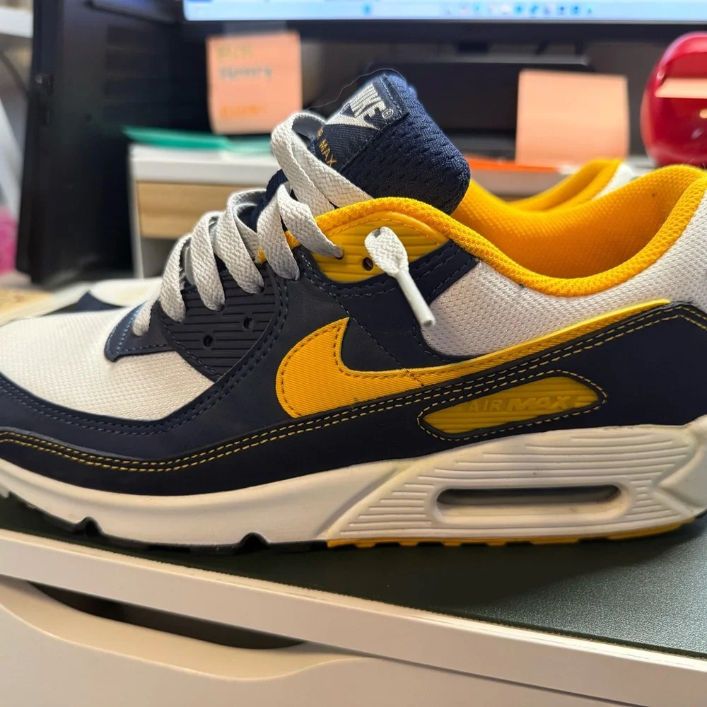 Nike Air Max in Navy and Gold - Picture 1 of 7